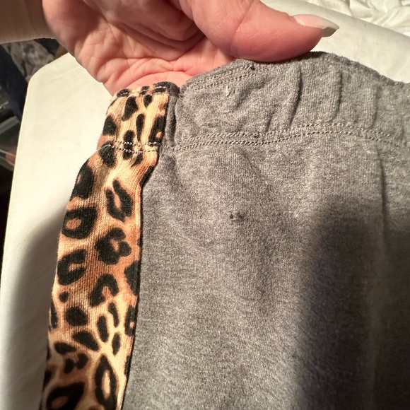 Victoria’s Secret PINK joggers sweatpants gray with leopard design - Picture 6 of 6
